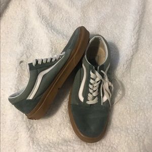 Vans (W9)